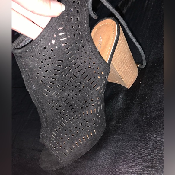 COPY - BRAND NEW! • Ardene brand • Women’s Size 8 • Open-toe  wood Block-Heeled… - Picture 2 of 4